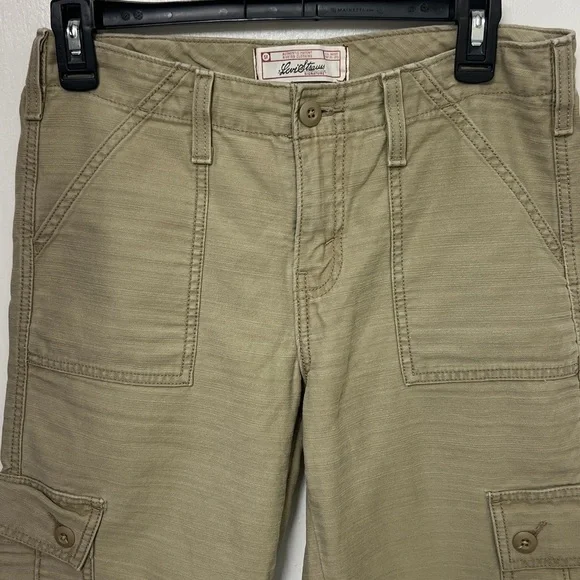 35. Levi Strauss Signature khaki cargo capri pants, Size Misses 4, 100% cotton - Picture 2 of 15